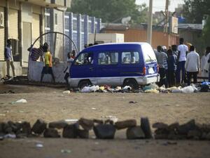 Protesters block a sidestreet leading to their neighbourhood in the Sudanese capital Khartoum to stop military vehicles from driving through the area on June 4, 2019. (AFP/ File Photo)