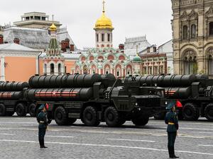 Russian S-400 Triumf medium-range and long-range surface-to-air missile systems ride through Red Square during the Victory Day military parade in Moscow on May 9, 2017. (Kirill Kudryavtsev/AFP via Getty Images)
