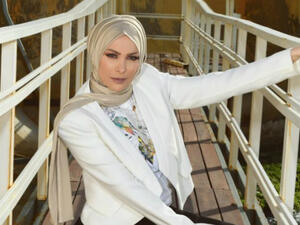 Ola Al Fares asked Amal Hijazi if she would give up hijab if she was offered three million dollars and return to the entertainment industry Source amalhijazy Instagram