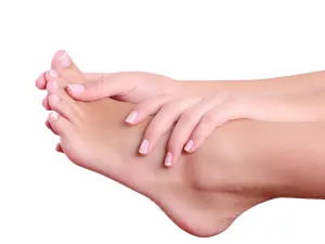 اصنعيه بنفسك: كريم النعناع وزيت الورد لأقدام ناعمة 