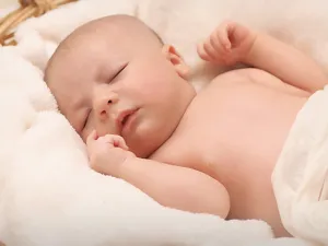 أمور يجب وضعها بعين الاعتبار أثناء زيارة المولود الجديد