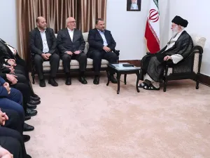 اعلن العاروري ان حماس هي خط الدفاع الاول عن ايران