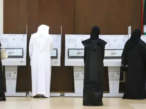 يتاح للمرشح؛ بعد الاعتماد النهائي لترشحه، ممارسة الدعاية الانتخابية في الفترة والأماكن المخصصة فقط 