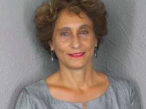 الكاتبة الفلسطينية سعاد العامري.