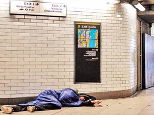 عالجت طواقم الإسعاف عددا من الأشخاص في مكان الحادث