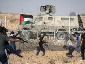 Palestinian demonstrators throw stones at Israeli security forces during protests along the border with Israel, east of Khan Yunis, in the southern Gaza Strip on July 12, 2019. (MAHMUD HAMS / AFP)