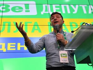 Ukrainian President Volodymyr Zelensky gives a speech at his Servant of the People party's election headquarters in Kiev on July 21, 2019, following a day of polling in the country's parliamentary election.  GENYA SAVILOV / AFP