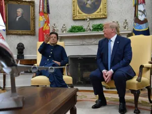 US President Donald Trump shakes hands with Pakistani Prime Minister Imran Khan (L) during a meeting in the Oval Office at the White House in Washington, DC, on July 22, 2019. (Nicholas Kamm / AFP)