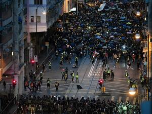 Protesters face off with police (bottom) during a demonstration against a controversial extradition bill in Hong Kong on July 28, 2019. (AFP/ File Photo)