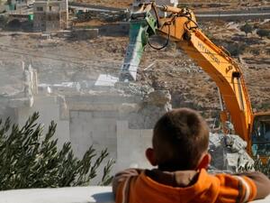 Israeli forces began on Monday to demolish dozens of Palestinian houses in an east Jerusalem neighborhood (Twitter)