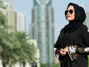 موديلات العبايات أيضًا تحتاج إلى هذه اللمسة المميزة ببعض تصميماتها كان اختيار العبايات الحرير من قبل الفتيات أمرًا أساسيًّا