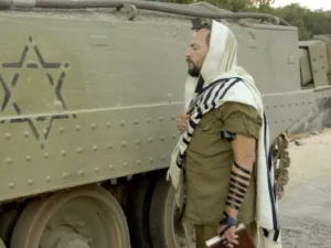  "الحاخام سيرنا يسافر مرة أو مرتين في العام لأبو ظبي
