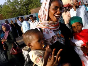 توصلت "قوى الحرية والتغيير" السودانية والمجلس العسكري الى مرحلة حسم النقاط الخلافية في الإعلان الدستوري