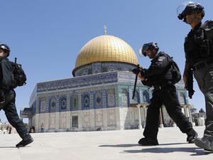 Israeli security forces walk past the Dome of the Rock mosque as they arrive at the Al-Aqsa mosques compound in the Old City of Jerusalem on August 11, 2019. (AFP/ File Photo)