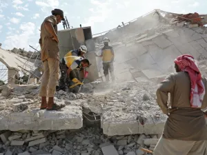 Members of the Syrian Civil Defence (White Helmets) search for victims amidst the rubble of a building that collapsed during reported air strikes by pro-regime forces in the village of Beinin, north of Maaret al-Numan, in the northern Idlib province, on August 20, 2019. (AFP/ File Photo)