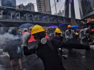 Protesters return tear gas in Tseun Wan in Hong Kong on August 25, 2019 in the latest opposition to a planned extradition law that has since morphed into a wider call for democratic rights in the semi-autonomous city. (AFP/ File Photo)
