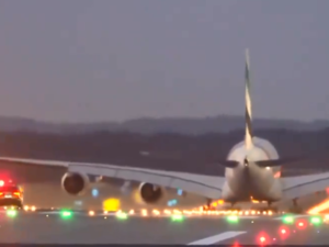 “Catch me if you can.” Featuring the Emirates Airbus A380 and the ‘Follow Me’ car. (Screenshot/ Twitter)