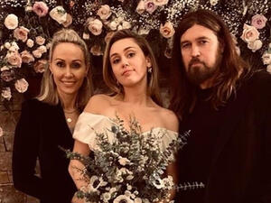 Miley and Liam are holding off on filing for divorce for now Miley and Liam are holding off on filing for divorce for now