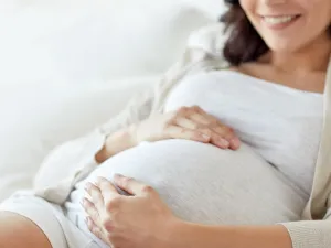 عمرك عند انجاب طفلك الأول يتنبأ بصحتك لاحقاً
