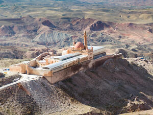 Ishak Pasha Palace, Dogubayazit, Turkey (Shutterstock)	