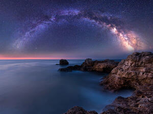 Milky Way over the sea (Shutterstock)	