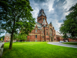 The Harvard Memorial Hall (Shutterstock)	