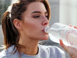 6 فوائد لشرب الماء بانتظام