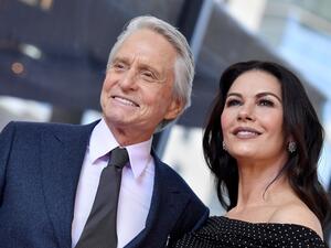 كاثرين زيتا جونز ومايكل دوغلاس 