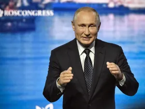 Russian President Vladimir Putin opens a plenary session of Eastern Economic Forum at far-eastern Russian port of Vladivostok on September 5, 2019. (AFP/ File Photo)