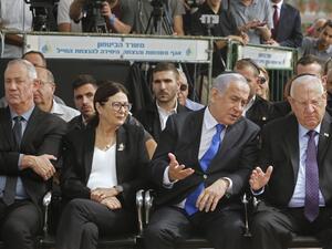 From R to L: Israeli President Reuven Rivlin, Prime Minister Benjamin Netanyahu, Israeli president of the Supreme Court Esther Hayut and Benny Gantz, leader of Blue and White party, attend a memorial ceremony for late Israeli president Shimon Peres, at Mount Herzl in Jerusalem. (AFP/ File Photo)