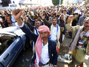 Yemeni supporters of the Shiite Huthi movement take part in a rally to commemorate the fifth anniversary of the Huthi takeover of the capital Sanaa on September 21, 2019. (MOHAMMED HUWAIS / AFP)