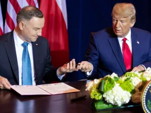 US President Donald Trump (R) and Polish President Andrzej Duda sign a Defense agreement prior to a meeting on the sidelines of the UN General Assembly in New York, September 23, 2019. SAUL LOEB / AFP