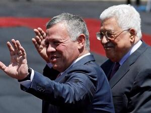 Jordan's King Abdullah II and Palestinian President Mahmoud Abbas wave during a reception ceremony in the West Bank city of Ramallah, August 7, 2017. (AFP)