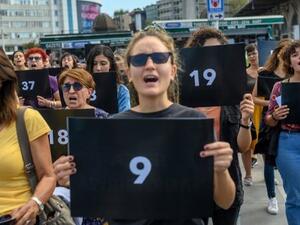 Dozens of women protested in Istanbul to denounce rising violence against women (Twitter)