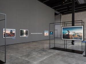 Show featured creative digital photography and designed to encourage visitors to discover the world through their own eyes