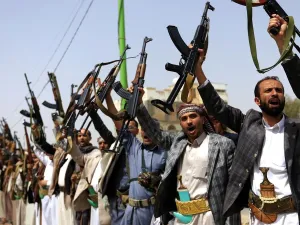 Houthis rally in Sanaa, Yemen's rebel-held capital, on June 25, 2018. (Mohammed Huwais / AFP)