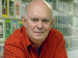 صدور أول رواية للكاتب المسرحي آلان أيكبورن