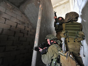 Israeli soldiers (Shutterstock)	