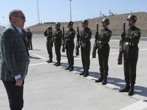 بدأت تركيا، يوم الأربعاء، عملية عسكرية شمال شرقي سوريا،