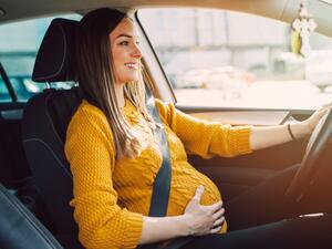 تشعر المرأة الحامل بمستويات أعلى من التوتر مقارنة بالمعتاد فاحرصي على التخطيط لتنقلاتك مسبقاً