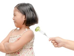 تقديم بعض الفواكه التي تفتح الشهية للطفل مثل الخوخ