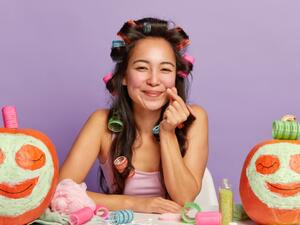 تجنب تقشير البشرة في صباح الهالووين أو اليوم الذي يسبقه حتى لا تتعرض المسام للانسداد