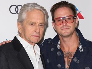 مايكل دوغلاس وابنه كاميرون