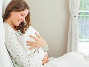 يحدث لدى المرأة بعد الولادة تغيرا في مستوى هرمون الأوكسيتوسين وبالتالي فهي تشعر بالقلق دائماَ 