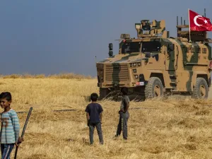  United States and Turkey began last month joint patrols in northeastern Syria aimed at easing tensions between Ankara and US-backed Kurdish forces. (Delil SOULEIMAN / AFP)