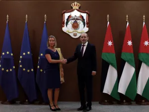 Jordanian Foreign Minister Ayman Safadi welcomes the High Representative for Foreign Affairs and Security Policy of the European Union (EU) Federica Mogherini in Amman on October 7, 2019. (Khalil MAZRAAWI / AFP)