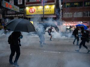 ge crowds of Hong Kongers defied a police ban and began an illegal march on October 20, their numbers swollen by anger over the recent stabbing and beating of two pro-democracy protesters.  (Ed JONES / AFP)