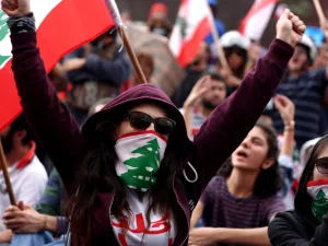 Lebanese protesters chant anti-government slogans during a broadcast by their president, in the town of Jal al Dib, northeast of Beirut, on October 24, 2019 as demonstrations to demand better living conditions and the ouster of a cast of politicians who have monopolised power and influence for decades continue. Lebanon's President Michel Aoun broke his silence after a week of unprecedented protests and expressed willingness to meet the demonstrators. "I am ready to meet your representatives... to hear your 