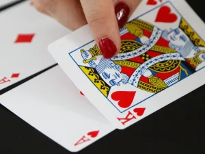 ما تفسير الحلم بالملك في المنام؟