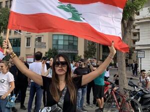 نادين نجيم تشارك في مظاهرات لبنان